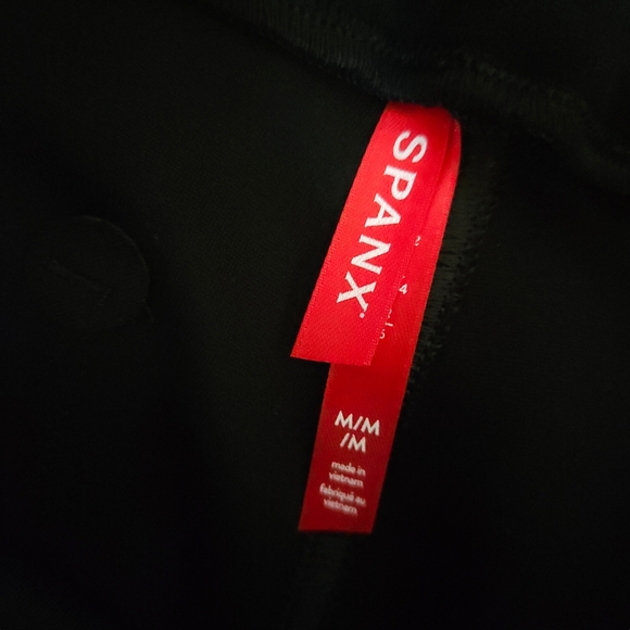 Spanx The Perfect Pant Ankle Joggers in Black - Picture 7 of 9